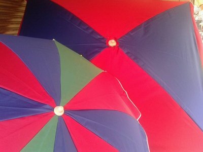 市場 攤販 商業 大雨傘 遮雨遮陽傘 正方型傘 攤販傘 釣魚傘 海灘傘 太陽傘 擺攤 大型雨傘 展示圖一９０吋防水方傘