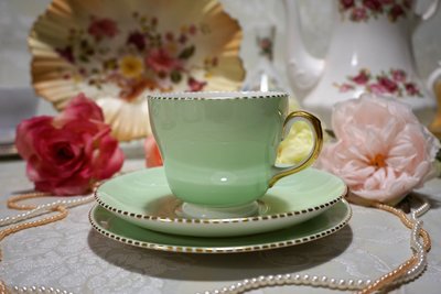 紫丁香歐陸古物雜貨♥英國1950年代 Wedgwood Gold April Beaded綠馬卡龍色花茶杯盤組.咖啡杯盤