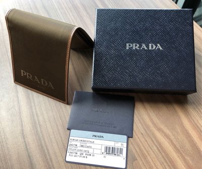 [熊熊之家3]保證正品 Prada 咖啡色 防刮尼龍 四卡一零錢袋 皮夾 短來特價