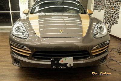Dr. Color 玩色專業汽車包膜 Porsche Cayenne 髮絲金_引擎蓋/氣壩/後視鏡/車門飾板/後蓋飾條