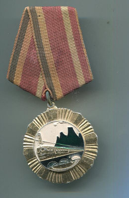 1981年西安鐵路局抗洪搶險紀念章 胸針 鋁徽章