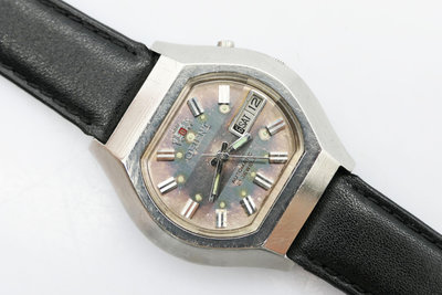 (小蔡二手挖寶網) 日本製 Orient 東方錶 機械錶 自動上鍊 日星期顯示 零件錶賣  搖一搖有行走，走一下就停了 商品如圖 100元起標 無底價