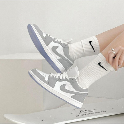 【明朝運動館】限時特賣Nike Air Jordan 1 low 灰白 煙灰 男女同款 AJ1 韓版 AJ1DC0774105耐吉 愛迪達