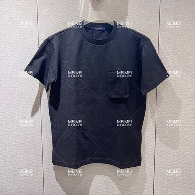 30年老店 預購 LOUIS VUITTON T-shirt con motivo Monogram e tasca 3D 短袖 黑色 1A5VI9 LV