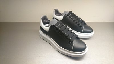 [全新真品代購] Alexander McQueen 反光 厚底鞋 / 休閒鞋 (黑 / 白)