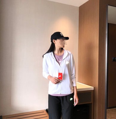 【熱賣精選】NikeNK女款夏季功能性彈力超薄防曬皮膚衣外套連帽-LK49808