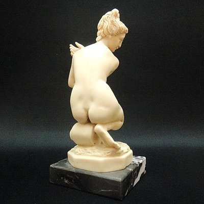 小 西 洋 ☪ ¸¸.•*´¯` 義大利製G.Ruggeri跪姿裸女雕塑