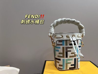 【MOMO全球購】FENDI 芬迪 刺繡水桶包優雅大氣 尺寸12.18
