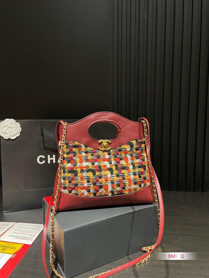 【雅妤二手包包】 香奈兒毛呢Chanel 31 Bag 再次回歸，體積變小還愛嗎？Chanel 31 Bag NO3983