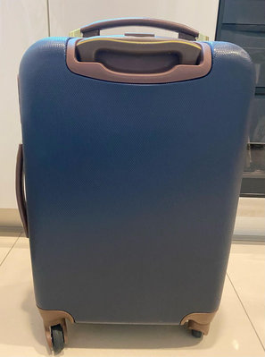 二手 沉穩深藍色20吋行李箱 登機箱（小瑕疵）