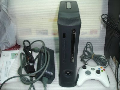 【電腦零件補給站】Xbox 360遊戲主機 120G 150W 原廠手把1支 HDMI傳輸線 不寄送 請自取
