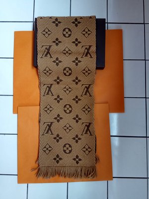 Louis Vuitton LV 桃紅色 羊毛 Monogram logo圍巾 卡其色 駝色