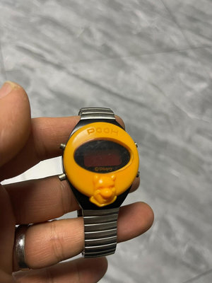 x小熊維尼 中古pooh 噗噗 迪士尼 手錶這款很少見到，成色