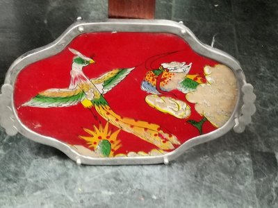典藏台灣早期玻璃內畫所製作的彩色龍鳳盤一座,少見的好物件!