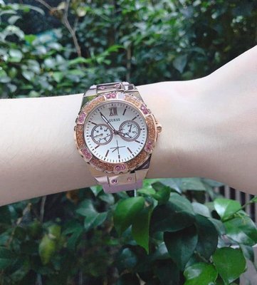 GUESS 玫瑰金配白色錶盤 粉紅色皮革錶帶 石英 三眼計時 女士手錶 U0775L3