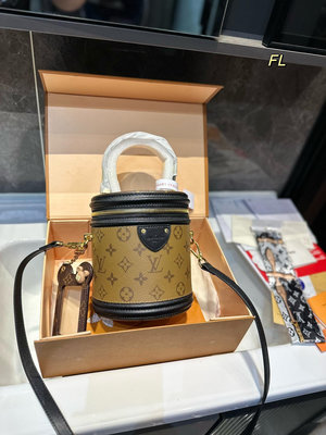 【二手】Lv Cannes 發財桶 圓桶包 它就是這么惹人愛，不僅優雅貌