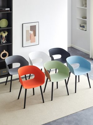 塑料椅子餐椅家用輕奢高級感餐桌椅北歐代簡約靠背凳子