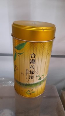 台灣杉林溪茶葉鐵罐或高山茶 茶葉鐵罐，4兩裝，150公克專用茶葉罐，不含茶葉。送禮 美觀 。伴手禮專用。款式隨機出貨。可先聊聊
