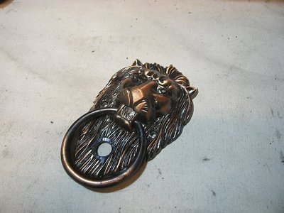 二手-金屬獅子敲門 工業風金屬徽章藝術品/居家裝飾擺飾