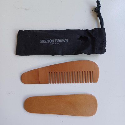 【MarsC】英國Molton Brown London木製原木梳子&鞋拔（25120465）