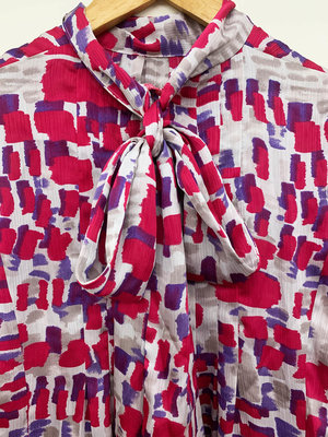 NANA 日本古著 絲質綢緞 煥彩方塊 綁帶領結 長袖花襯衫 日式牡丹紅紫色