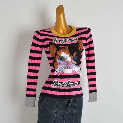 可愛刺繡貓咪圖案桃紅色條紋長袖針織上衣--非gucci