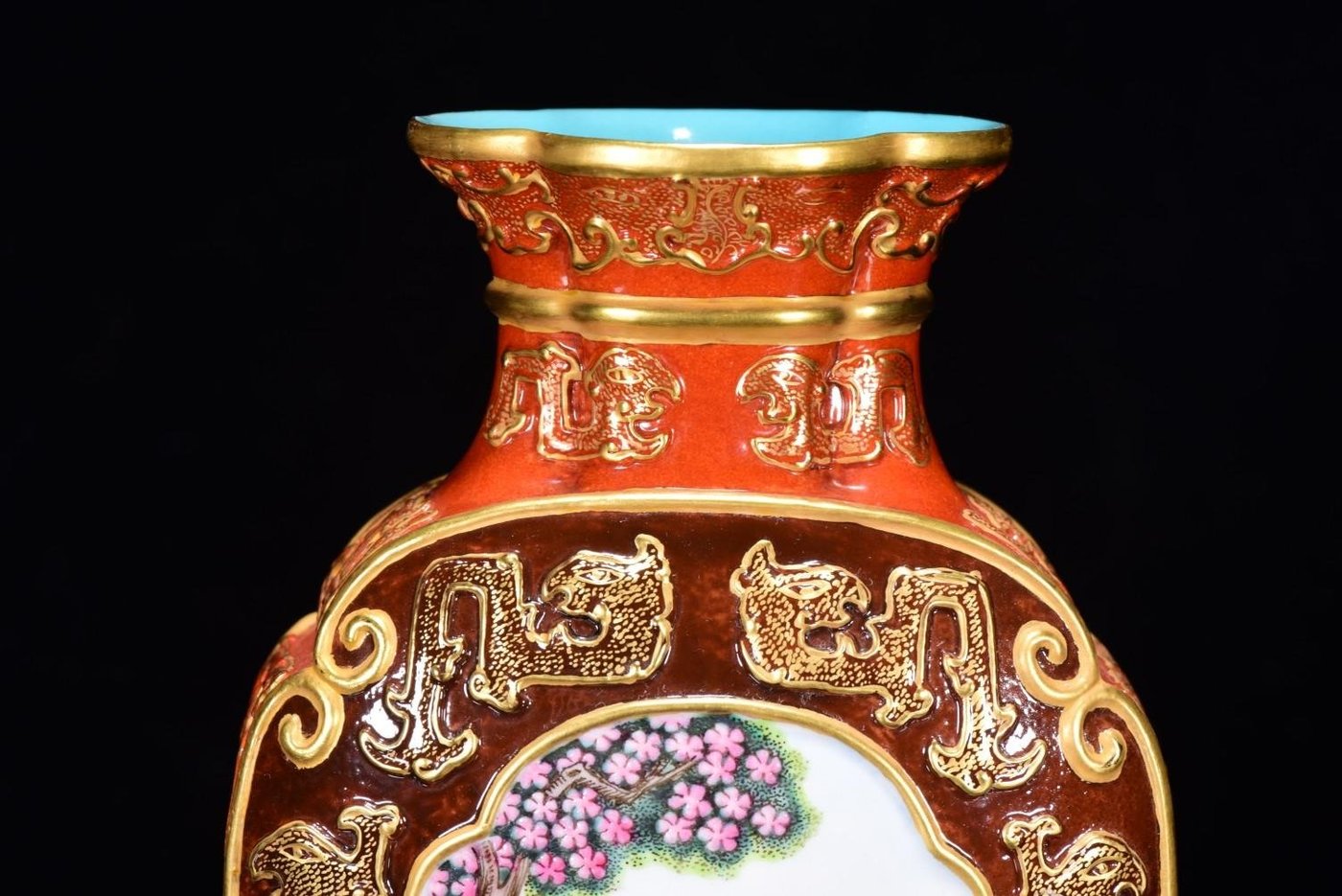 清乾隆年琺瑯彩雕刻鎏金西洋人物紋扁瓶20*11m30001384 瓷器琺瑯粉彩 