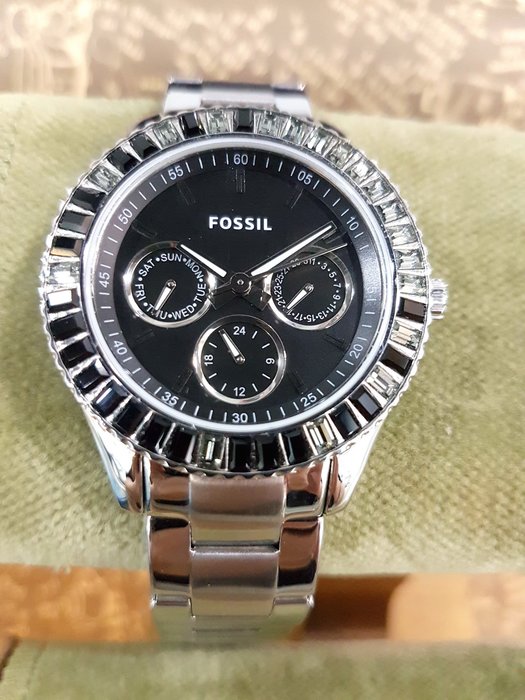 美國品牌FOSSIL＊三眼功能＊T鑽外框＊鋼帶腕錶→就是給喜歡造型獨特的你ES2957【國王時計全年折扣店】 | Yahoo奇摩拍賣