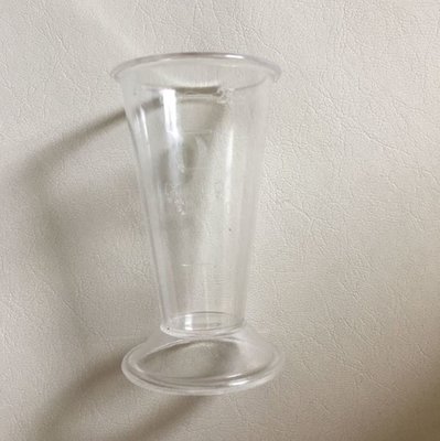 [全新] 量杯 25ml 罐 塑膠 三角杯 杯子 *舊愛二手*