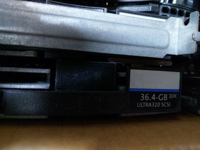 185（3C）HP 36.4GB 10K ULTRA320 SCSI 硬碟架 tray（2）