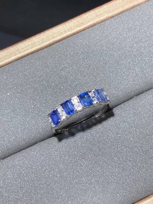 【藍寶石戒指】天然藍寶石戒指 湛藍色澤 玻璃體 雋永耐看設計