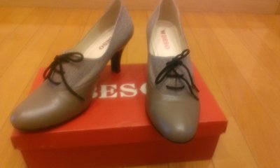 BESO灰色人字紋低跟綁帶踝靴
