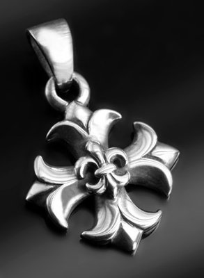 【創銀坊】皇家之星 十字架 925純銀 墜子 鳶尾花 設計 手工 簡約 Tiffany 藝術 耶穌 項鍊(P-8201)