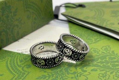 Gucci 2023雙G復古雛菊戒指，雕刻粗花邊，純銀做舊戒指，簡約時尚好搭配