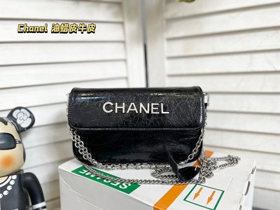 牛皮  香奈兒21秋冬新 Chanel復古朋克新款郵差包油蠟皮紋的材質,亮亮的而且不怕被磨 尺寸 NO139324