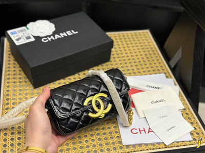 【二手】￥ 配盒  Chanel新品 牛皮質地 時裝\/休閑 不挑衣服 尺寸21*11cm