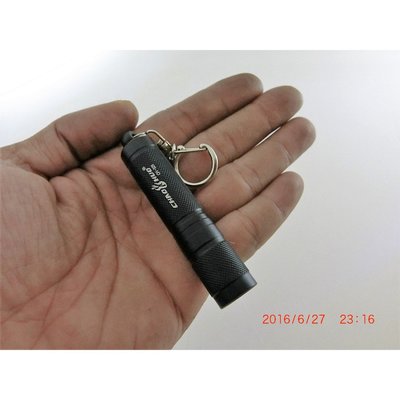 鑰匙圈 史上最輕巧 CREE R2 Q5 強光手電筒 使用4號AAA電池一顆 重16公克