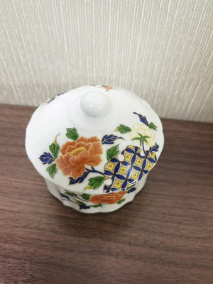 z日本回流瓷器，錦松梅光峰作彩繪蓋罐一只，細節如圖，全品未見使