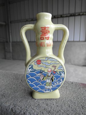 早期金門馬祖空酒瓶--擺飾用-----小支---高12.5公分---3333