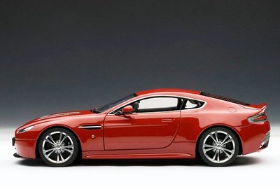 【秉田屋】現貨 Autoart Aston Martin 奧斯頓 馬丁 V12 Vantage 紅 1/18
