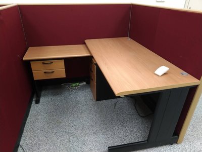 L型主管桌140*70側桌90*45含吊櫃跟活動櫃（全套）不含辦公椅