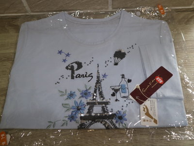 婕的店日本精品~日本帶回~鐵塔亮片刺繡日本製粉藍色五分袖T恤(ML~LL)