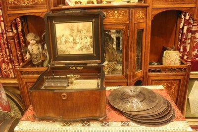 【家與收藏】特價極品珍藏歐洲百年古董法國貴族珍貴精緻鑲嵌Polyphon手搖碟式古董音樂盒