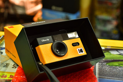 【金茂攝影】柯達 Kodak ULTRA F9 復古 底片相機(黑黃/綠白) 可重覆使用