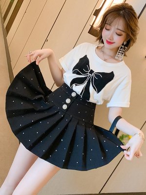 TANG KOREA 韓國女裝釘鉆蝴蝶結圓領T恤+重工燙鉆百褶半裙套裝