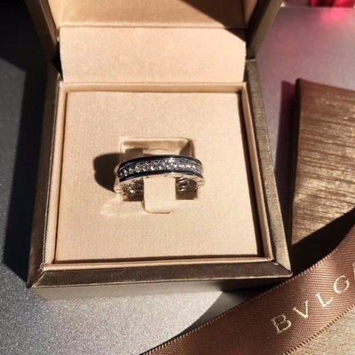 BVLGARI寶格麗單排鑽戒指  Au750打標 鍍金材質 尺碼678。非常精緻的一款戒指 奢華