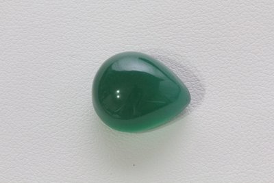 天然綠玉髓 綠瑪瑙10.95ct 表面有小瑕疵賣場內有 紫水晶 黃水晶 紅寶石 蛋白石 紅石榴石 碧璽 黃玉