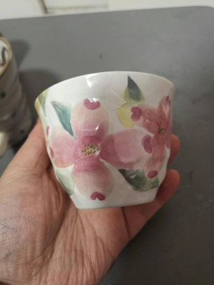 日本瓷器美濃燒和藍 花卉茶杯 手捏手作 手握杯 主人杯