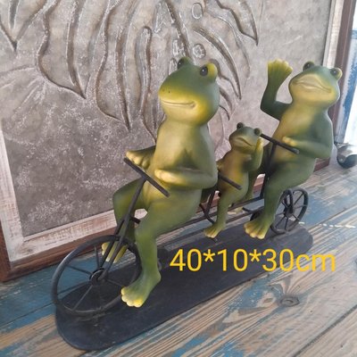 ( 浪漫349）外銷貨樣品青蛙一家三口騎協力車踏青，波麗+鐵材