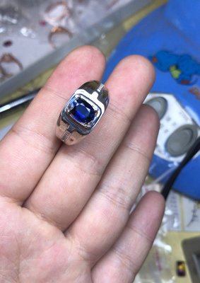 【藍寶石戒指】天然藍寶石戒指 男戒 斯里蘭卡成色超優 皇家藍 1.85克拉 高淨度 經典新款 超值價!